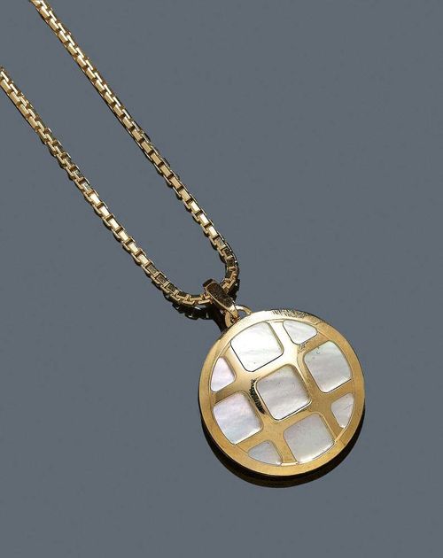 MOTHER OF PEARL AND GOLD PENDANT WITH CHAIN CARTIER PASHA. Yellow