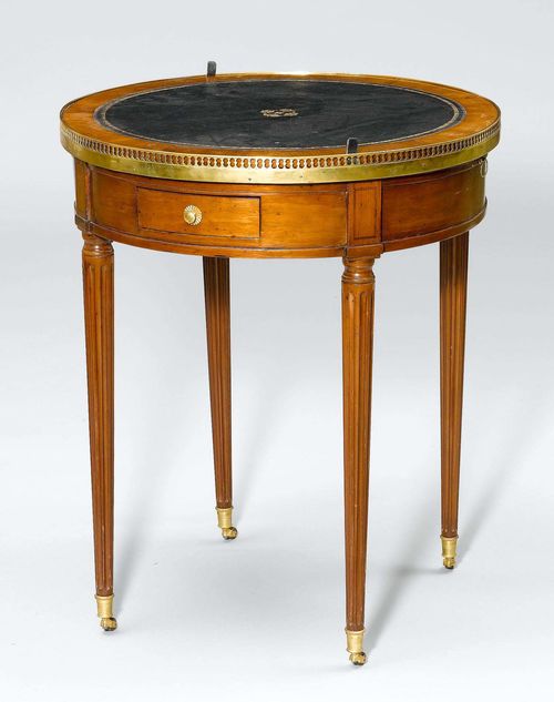 BOUILLOTTE TABLE,Louis XVI, Paris. Mahogany. Round, white marble top edged in brass. 2 drawers and 2 small sliding ledges. The top with removable insert, one side covered in black leather, the other side in green felt. D 63, H 75 cm.