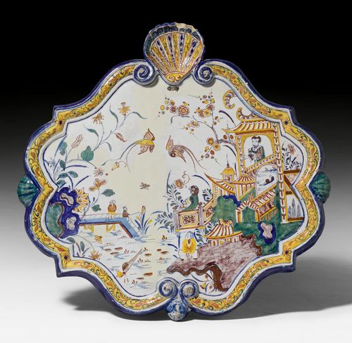 PLAQUE WITH CHINOISERIE DECORATION,