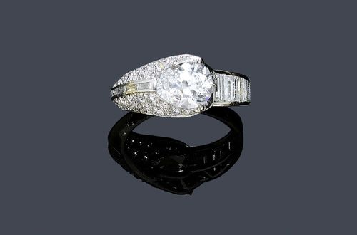 A DIAMOND RING TIFFANY. Platinum with iridium. Set with 1 diamond