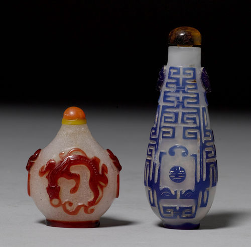 TWO GLASS SNUFF BOTTLES WITH OVERLAY DECORATION IN AN ARCHAISTIC STYLE.