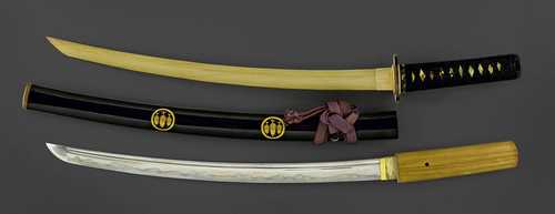 A NICELY MOUNTED WAKIZASHI SIGNED BY TANBA NO KAMI FUJIWARA TERUKADO.