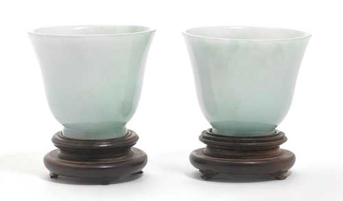 PAIR OF ELEGANT LIQUOR CUPS.