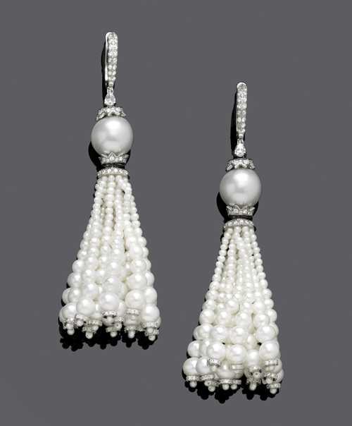 PEARL AND DIAMOND EAR PENDANTS.