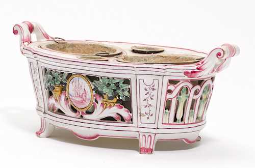 A FAIENCE JARDINIERE