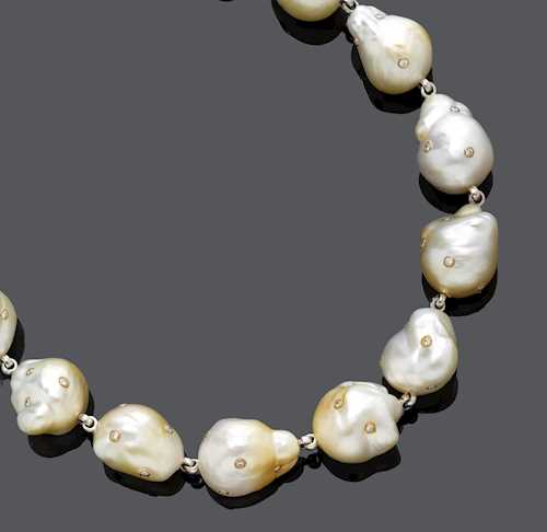 PEARL AND DIAMOND NECKLACE.