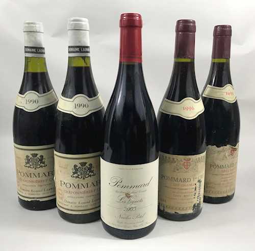 LOT VON 5 FLASCHEN: 2 Fl. Pommard Louis Boillot Les Chanlins 0.75 L 1996 ; 1 Fl. Pommard Nicolas Potel les Vignots 0.75 L 2005 ; 2 Fl. Pommard Raymond Launay Chaponnières 1er Cru 0.75 L 1990