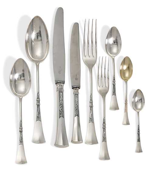 SET OF CUTLERY