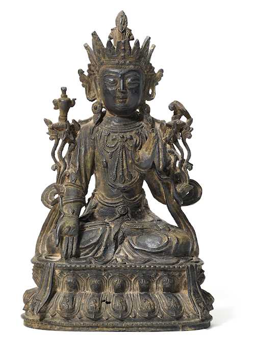 A BRONZE FIGURE OF THE SEATED GUANYIN.