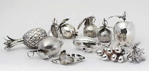 LOT COMPRISING TEN SCULPTED SILVER FRUITS