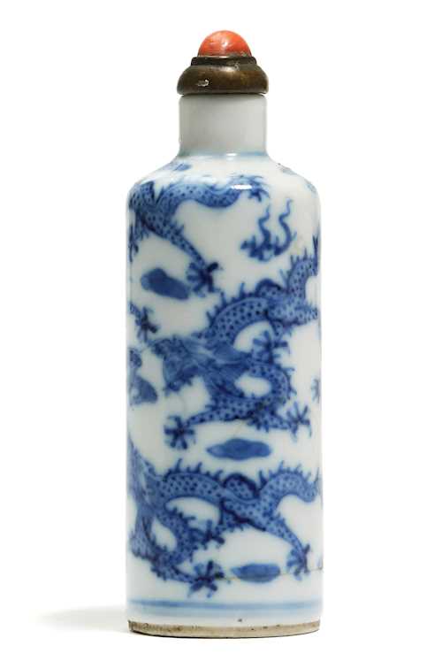 BLUE AND WHITE SNUFFBOTTLE.