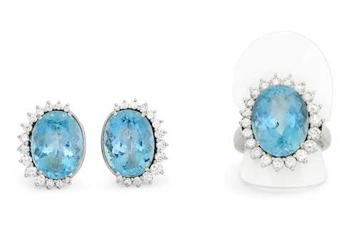 AQUAMARINE AND DIAMOND EARCLIPS WITH RING, ca.1970.