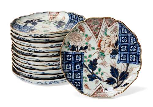 SERIES OF TWELVE IMARI PLATES