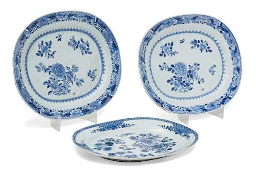 LOT OF THREE BLUE-WHITE OVAL DISHES, OF WHICH A PAIR