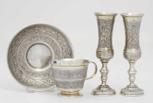 LOT COMPRISING TWO FLUTE GLASSES AND A CUP WITH SAUCER