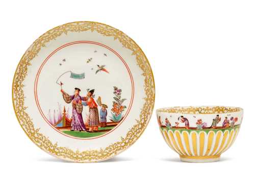 TEA BOWL AND SAUCER WITH CHINOISERIE DECORATION