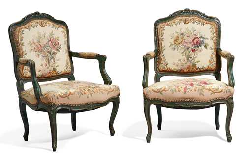 A PAIR OF PAINTED FAUTEUILS "À LA REINE"