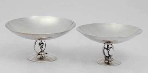 SET OF TWO FOOTED BOWLS