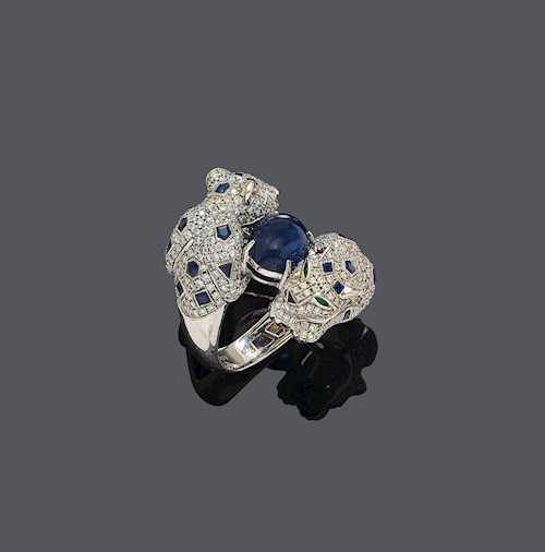 SAPPHIRE AND DIAMOND RING.