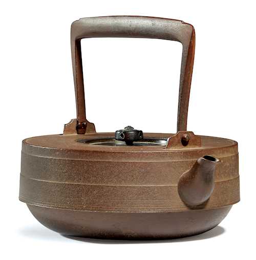 A TETSUBIN (IRON KETTLE) BY TAKAHASHI KEITEN (1920–2009).