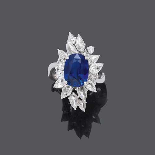 SAPPHIRE AND DIAMOND RING.