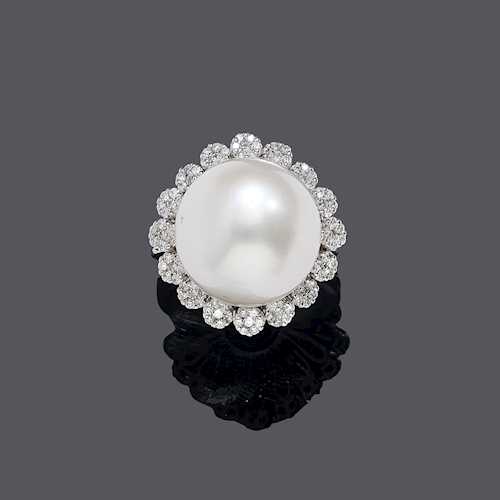 PEARL AND DIAMOND RING.