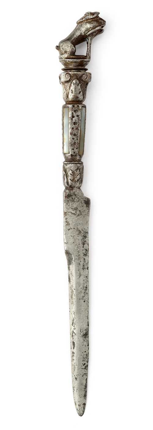 KNIFE WITH LION-SHAPED HANDLE