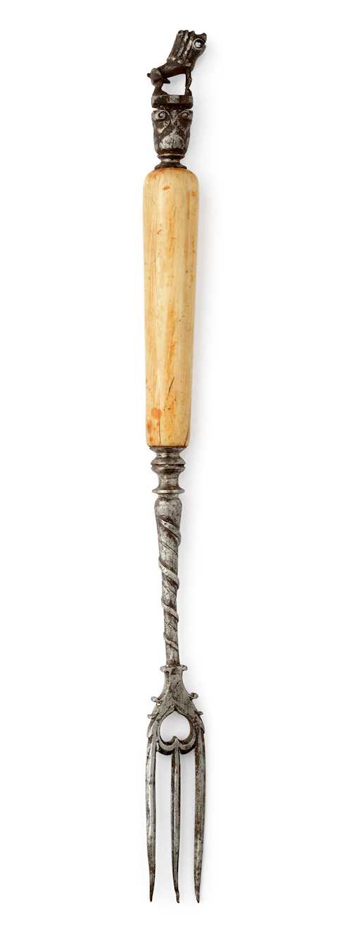 FORK WITH HANDLE DECORATED WITH A LION