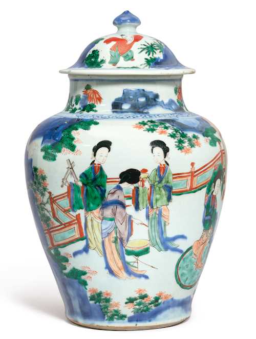 A WUCAI VASE AND COVER.