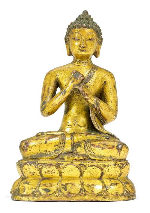 A SMALL GILT BRONZE FIGURE OF VAIROCANA.