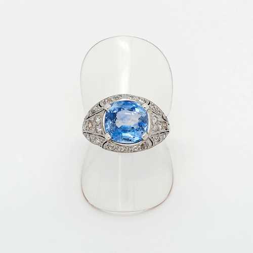 CEYLON SAPPHIRE AND DIAMOND RING, probably ca. 1940.