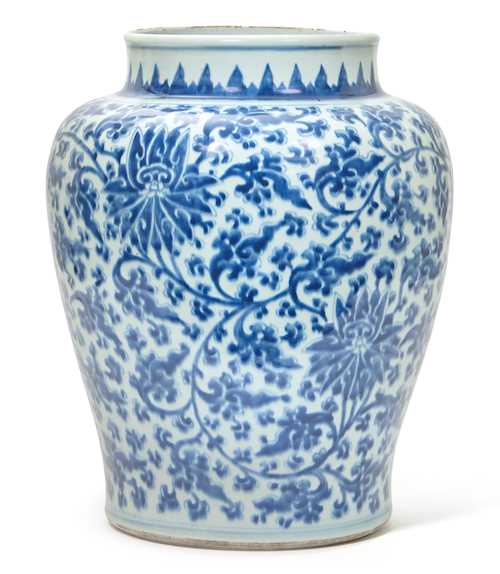 A BLUE AND WHITE JAR.