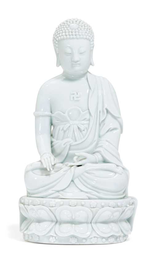 A DEHUA FIGURE OF A SEATED BUDDHA.