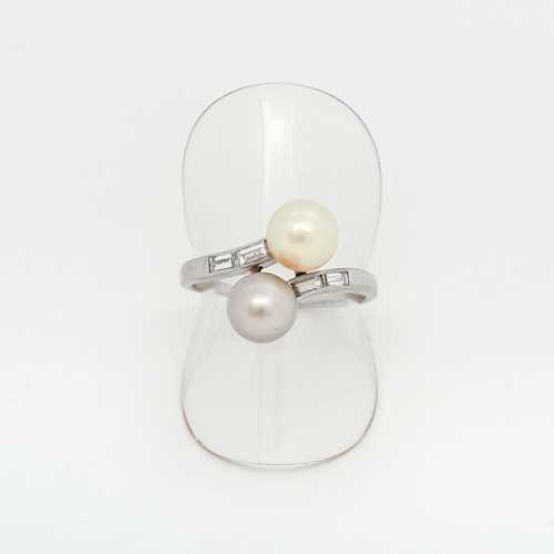 PEARL AND DIAMOND RING.