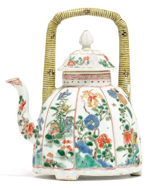 A FAMILLE VERTE TEAPOT AND COVER.