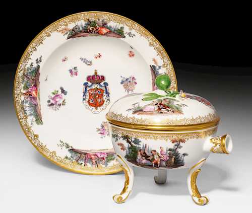 PROVENANCE PRIVATE COLLECTION LAKE GENEVA
ROYAL CASSEROLE, “REINTEL” WITH PLATTER