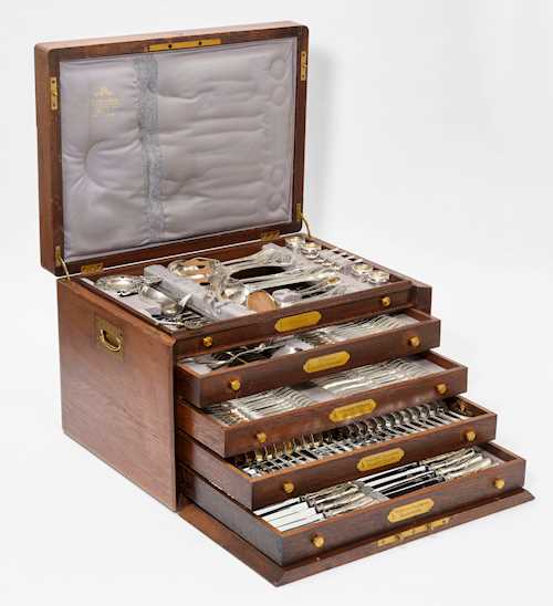 EXTENSIVE CUTLERY SET FOR 12 PEOPLE IN ORIGINAL WOODEN BOX