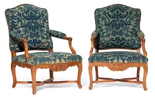 PAIR OF FAUTEUILS “À LA REINE”