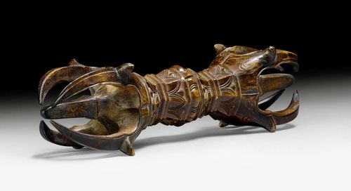 A FINE AND RARE WOODEN VAJRA. Japan, Edo period, length 16 cm.