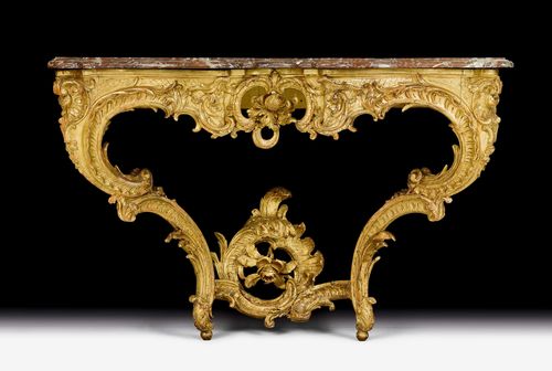 CONSOLE, Regence, Paris ca. 1725/35. Beech, pierced and exquisitely carved with cartouches, leaves, volutes and decorative frieze, and gilt. Slightly curved "Rouge Royale" top. Some losses and chipping of the gilding and marble top. 1 support, repaired. Wormholes. 112x67x91 cm. Provenance: - La Vieille Fontaine, Lausanne. - from a private collection, Suisse romande.