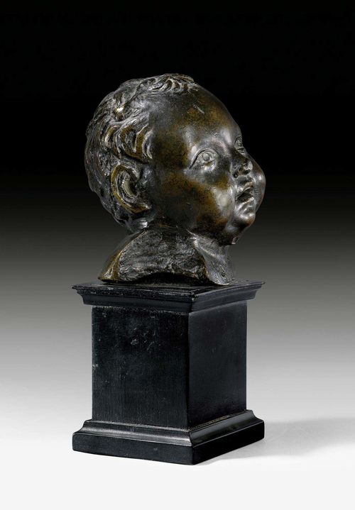 BRONZE HEAD,Renaissance, Italy, 17th century. Burnished bronze. Mounted on a wooden base. Head 10.5 cm. H with base 18 cm. Provenance: former Raoul Heilbronner (1847-1941) collection, Paris.