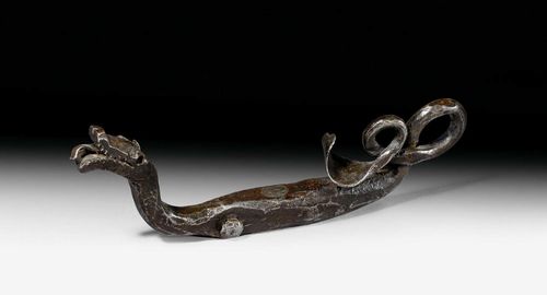 DOORKNOCKER,Baroque, Italy, 17th/18th century. Bronze. In the form of a dragon. L 18 cm.