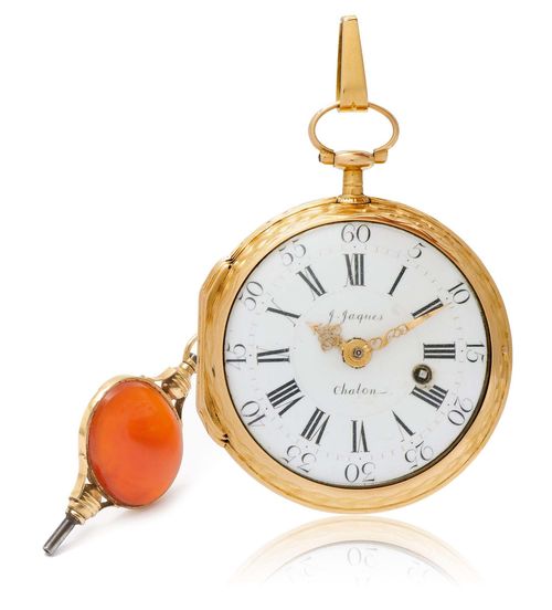 JAQUES CHALON VERGE POCKET WATCH WITH MATCHING KEY, ca. 1820. Yellow gold Very well-preserved, engine-turned case with manufactory hallmark H G. Feines, white enamelled dial signed J. Jaques Chalon with hours in black Roman numerals and minutes in Arabic numerals, winder at 4h. Gold Louis XV hands. Gilt lever movement No. 923, signed: Jn. Jaques Chalon Geneve. With fusee and chain. Full plate with engraved skeleton verge bridge, large agate cap stone, silver regulator scale. D 47 mm. With matching winding key in gold with carnelian top.