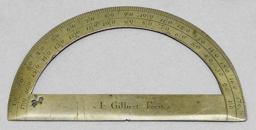 A LOT OF 3 PROTRACTORS, England, 18th c. Brass. D 15.3, 9.3 and 9.4 cm.