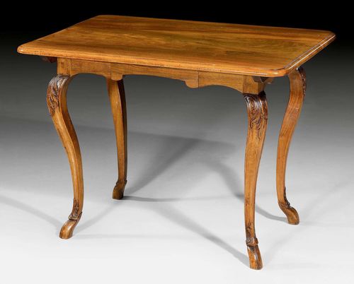 SALON TABLE, Louis XV, Bern circa 1760. Shaped walnut in veneer. Front with 1 drawer. 92x64x68 cm.