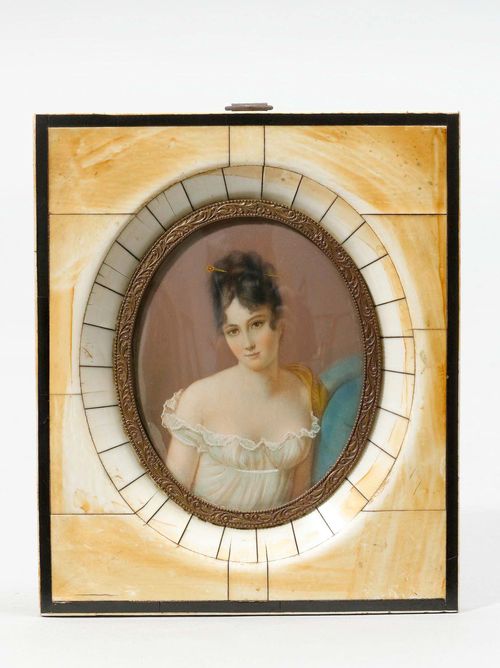 PORTRAIT OF JULIETTE RÉCAMIER,19th century. Mixed media on ivory. Oval half-portrait. 8.2x6.5 cm.