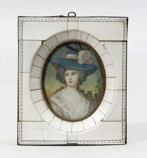 PORTRAIT MINIATURE OF A LADY WITH HAT, 19th century. Mixed media on ivory. 8.3x6.9 cm. Framed.