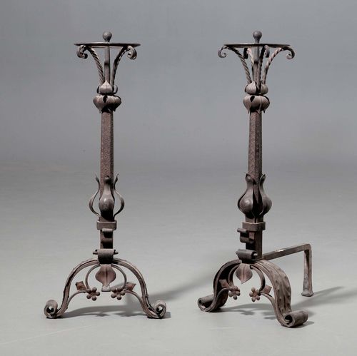 PAIR OF LARGE FIREPLACE CHENETS, Historicism, probably France. Blackened wrought iron. Octagonal shaft with a round, open-worked basket. On a half-round foot, the ends scrolled. H 86 cm.