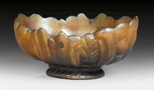 OVAL CONFECTIONARY DISH,Baroque, Salzburg, 18th century. Ibex horn. L 11.5 cm.