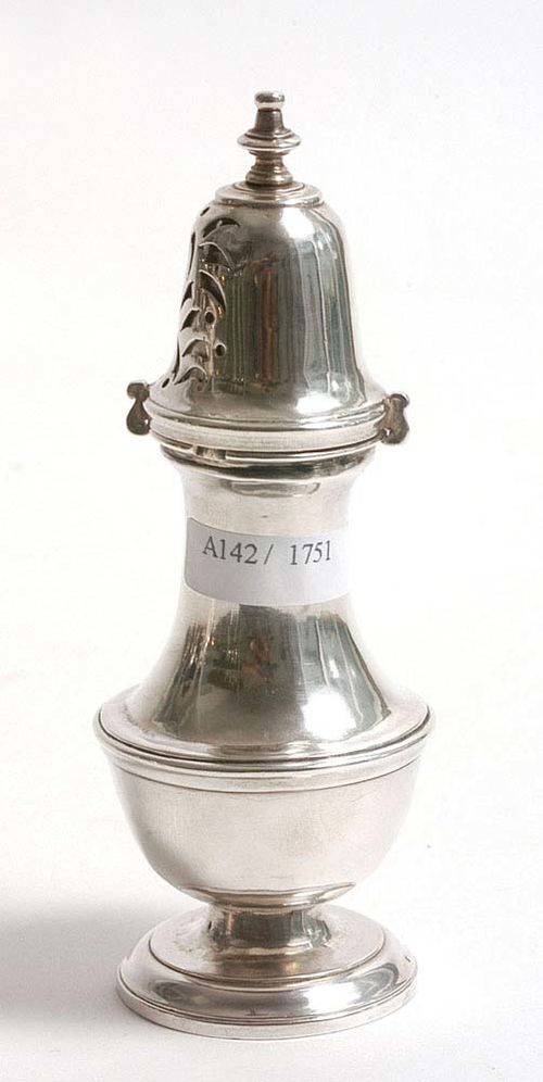 SMALL SUGAR CASTER. No mark.H 14 cm. 60 g.